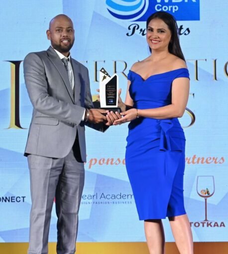 International Icon Award by Lara dutta International Icon Award for best astrologer by Lara dutta