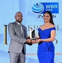 International Icon Award for best astrologer by Lara dutta